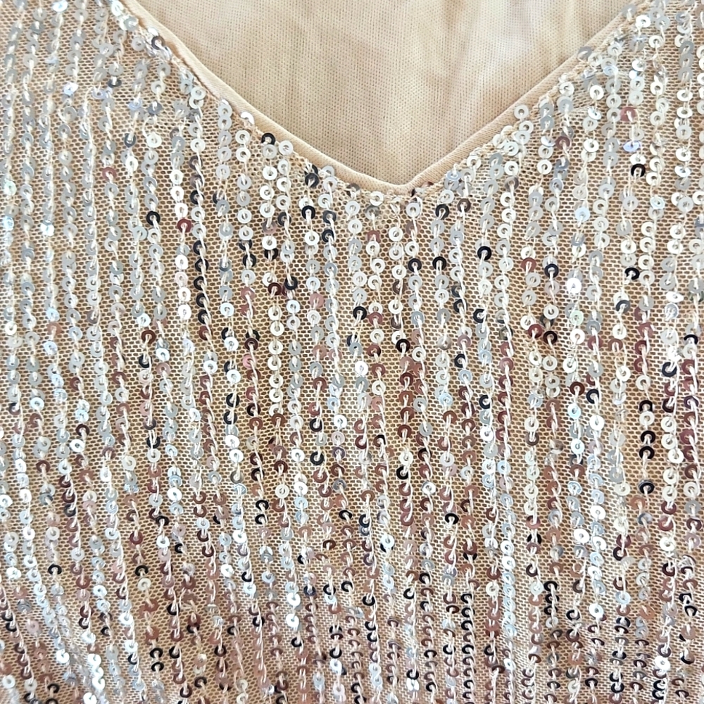 NWOT..Sequined top - Picture 6 of 7